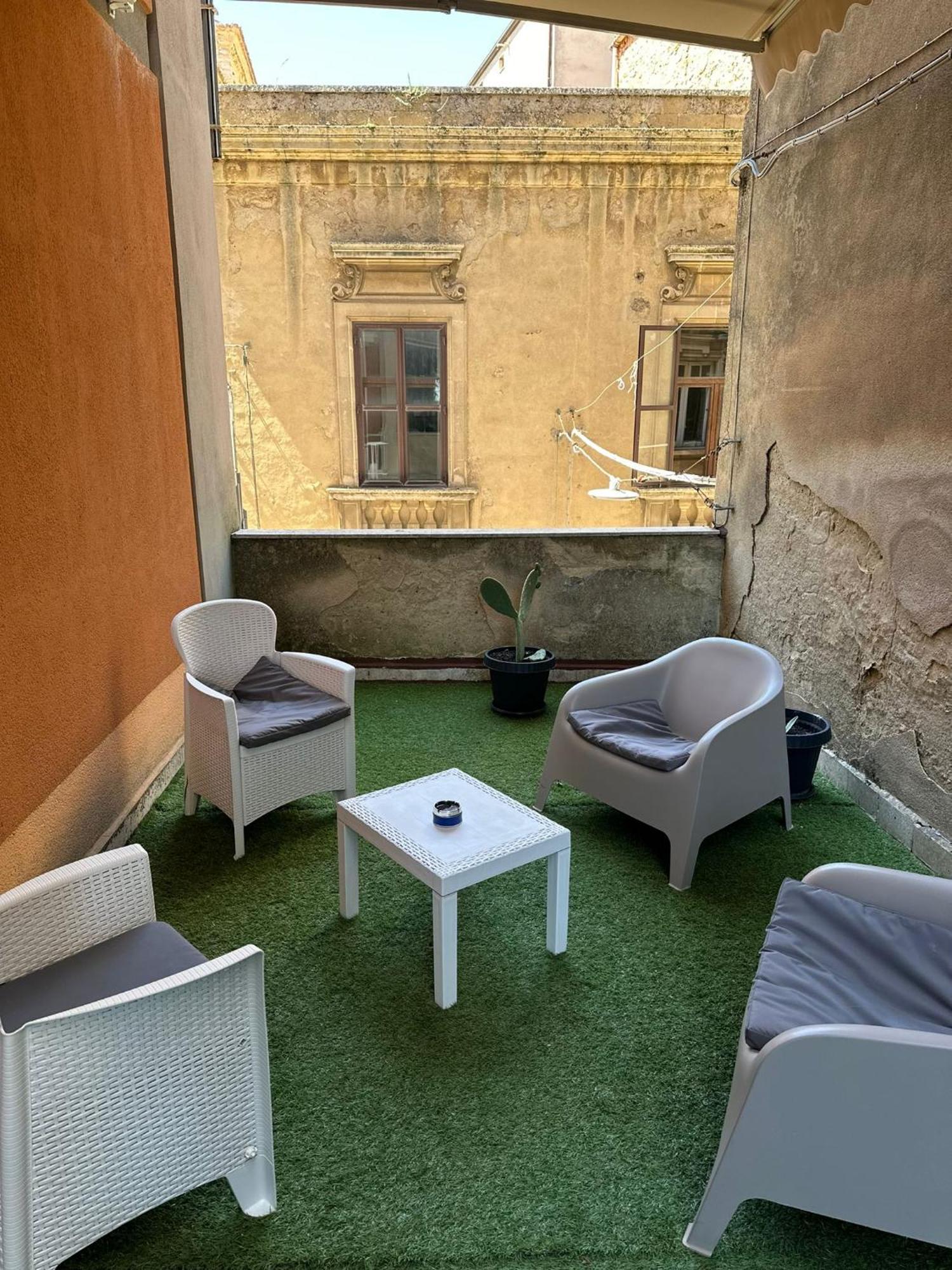 Doctor House Standard, Suites & Luxury Rooms Έννα Εξωτερικό φωτογραφία