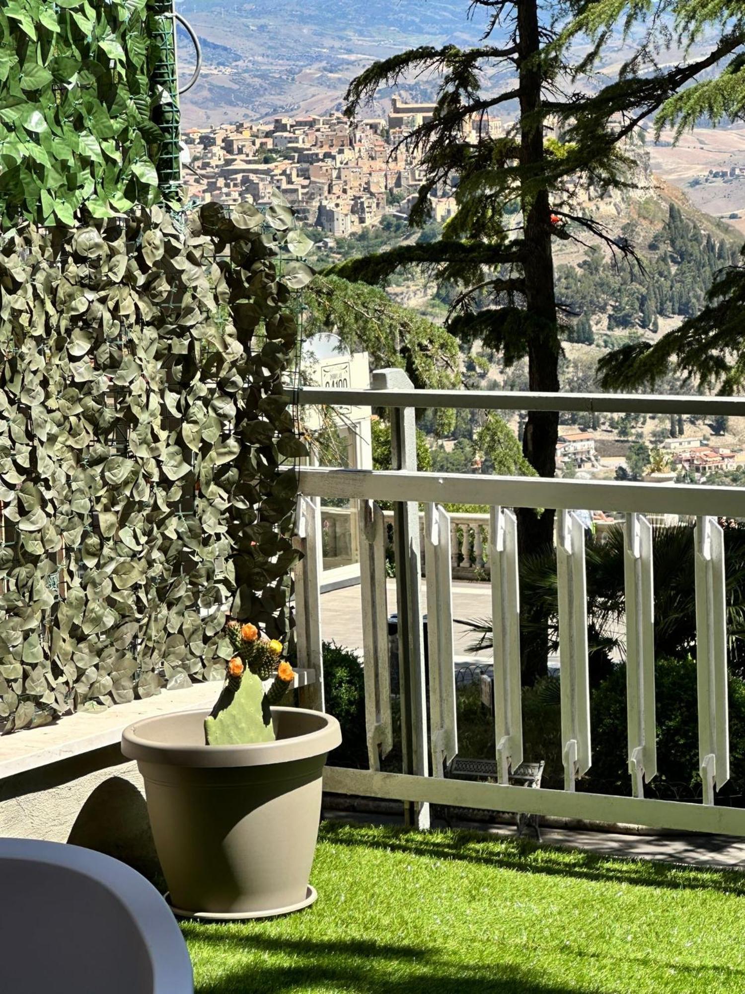 Doctor House Standard, Suites & Luxury Rooms Έννα Εξωτερικό φωτογραφία