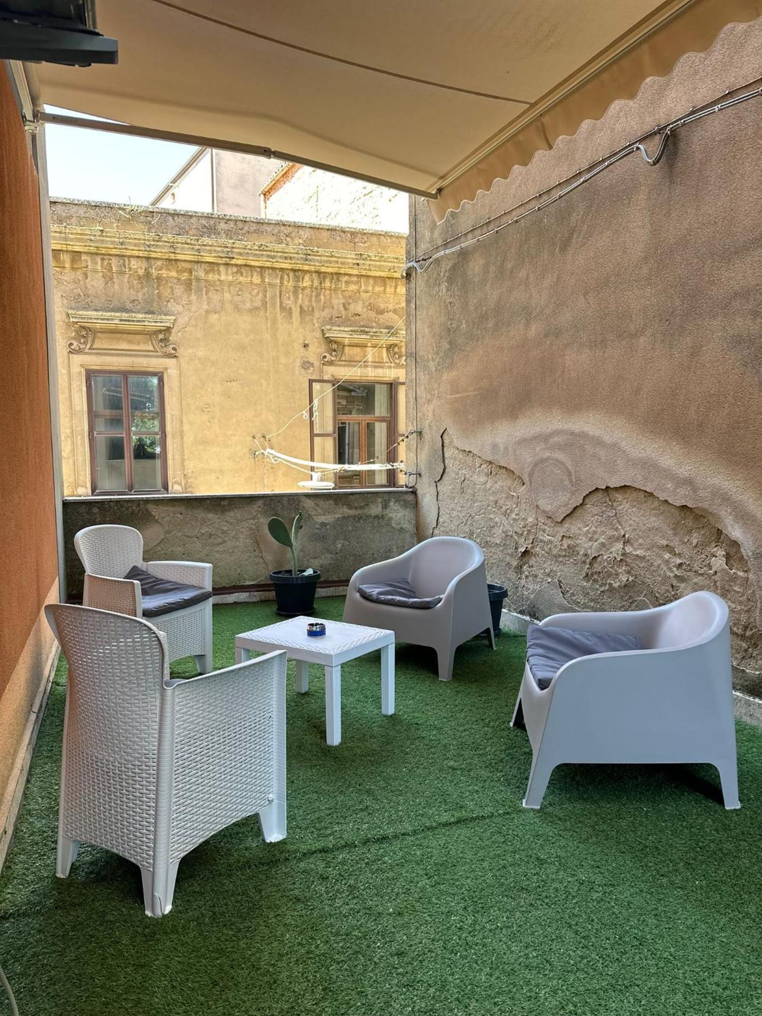 Doctor House Standard, Suites & Luxury Rooms Έννα Εξωτερικό φωτογραφία