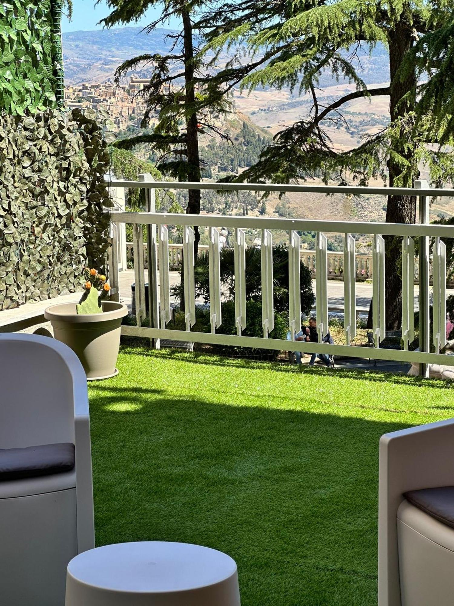 Doctor House Standard, Suites & Luxury Rooms Έννα Εξωτερικό φωτογραφία